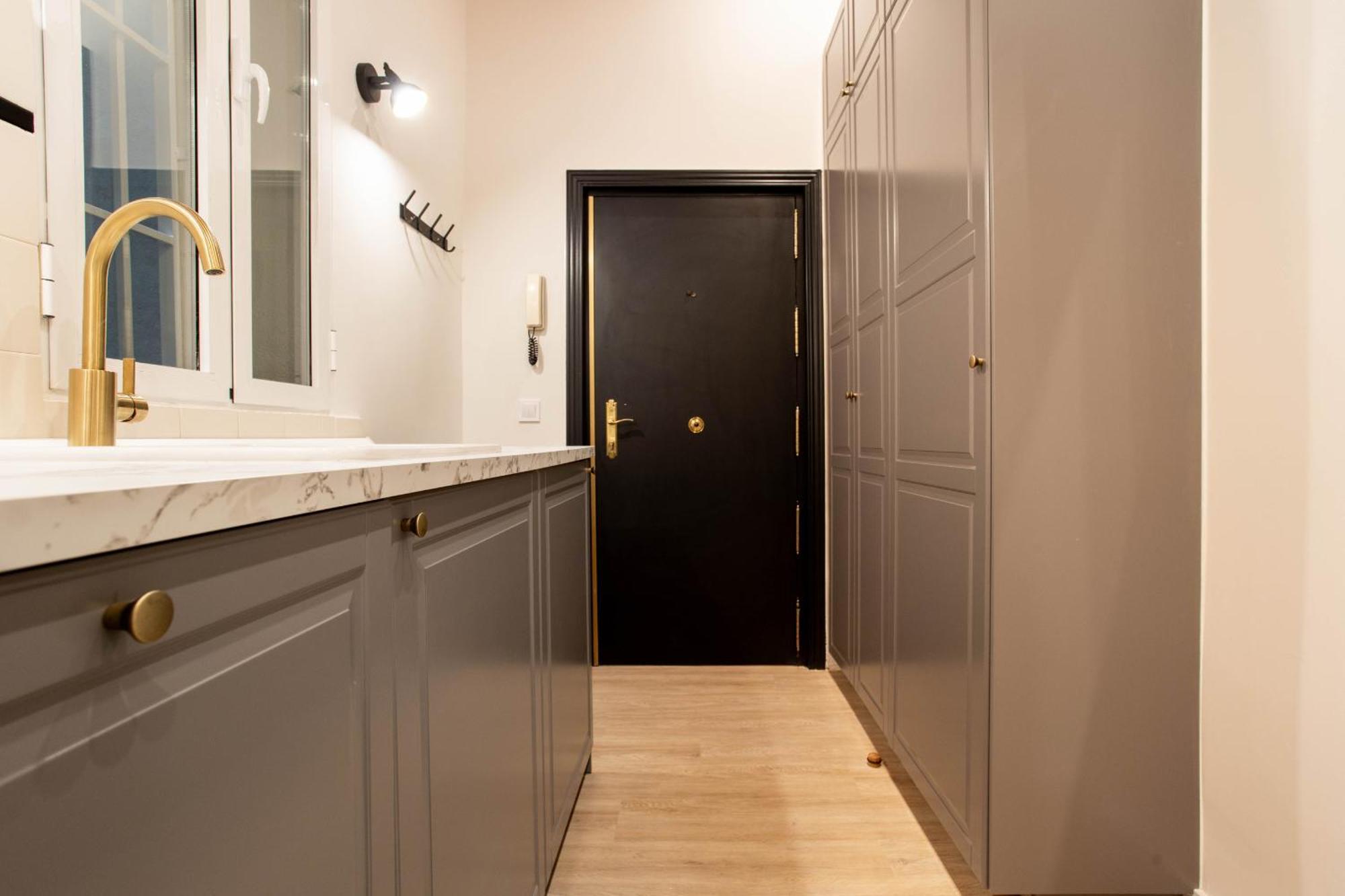 Puerta De America En Apartamento Madri